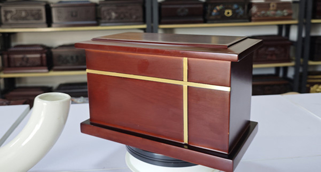 MDF Urns