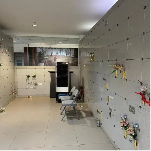 How Do You Be Placed An Urn in A Columbarium Niche?